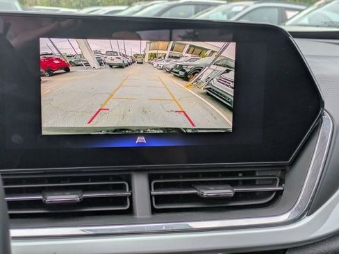 Used 2025 Chevrolet Trax LT w/ LT Convenience Package image 9