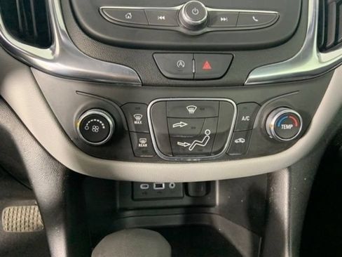Used 2022 Chevrolet Equinox LS w/ LS Convenience Package FWD image 24
