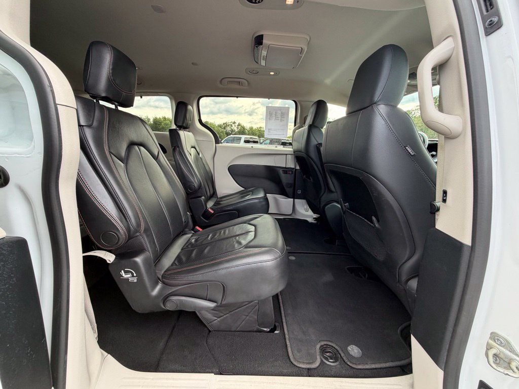 Used 2020 Chrysler Pacifica Touring-L w/ Advanced Safetytec Group FWD image 20