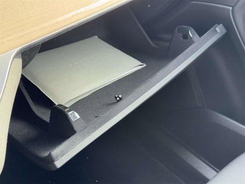 Certified 2025 Volvo XC90 B5 Plus image 31