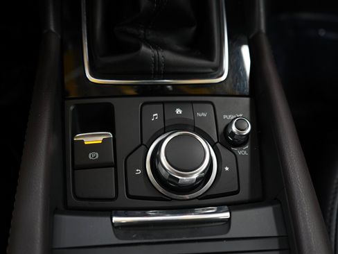 Used 2018 MAZDA MAZDA3 Touring FWD image 23