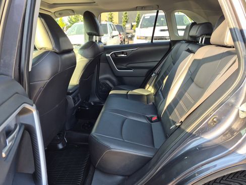 Used 2019 Toyota RAV4 XLE Premium w/ Cold Weather Package AWD/4WD image 27