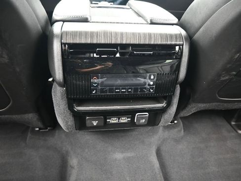 Used 2023 Jeep Wagoneer Series III w/ Preferred Equipment Group image 39