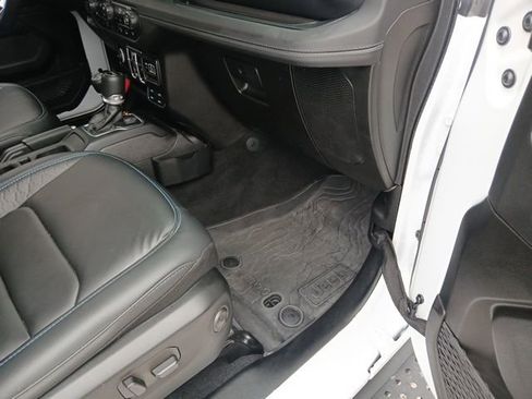 Used 2024 Jeep Wrangler High Altitude AWD/4WD image 31