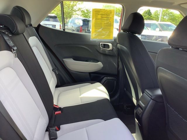 Used 2026 Hyundai Venue SEL FWD image 35