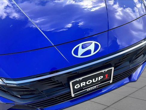 Certified 2025 Hyundai Elantra Limited FWD image 28