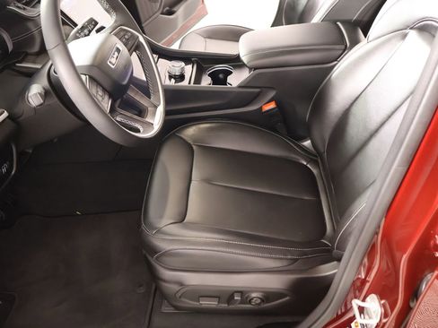 Used 2024 Jeep Grand Cherokee Limited w/ Black Appearance Package image 12