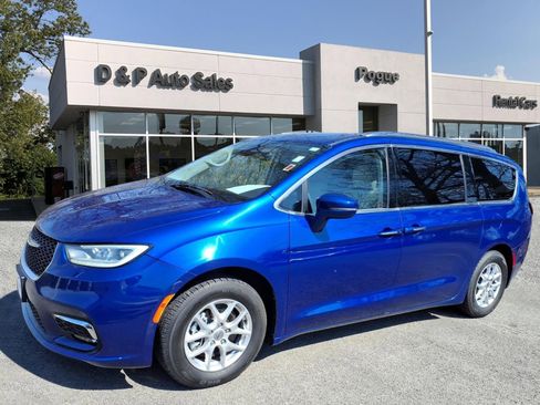 Used 2021 Chrysler Pacifica Touring-L image 4