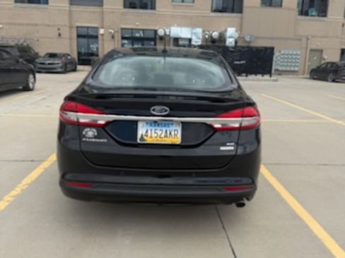 Used 2018 Ford Fusion SE w/ Equipment Group 201A FWD image 6