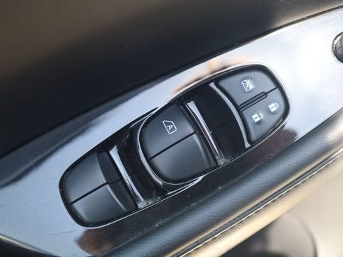 Used 2015 Nissan Leaf SL w/ Premium Package FWD image 15
