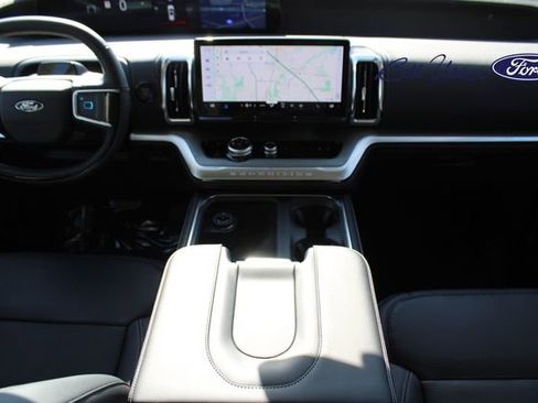 New 2025 Ford Expedition Max Platinum image 12