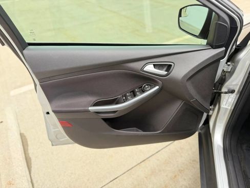 Used 2014 Ford Focus Titanium FWD image 9