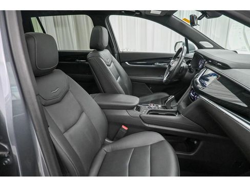 Used 2020 Cadillac XT6 Premium Luxury image 16