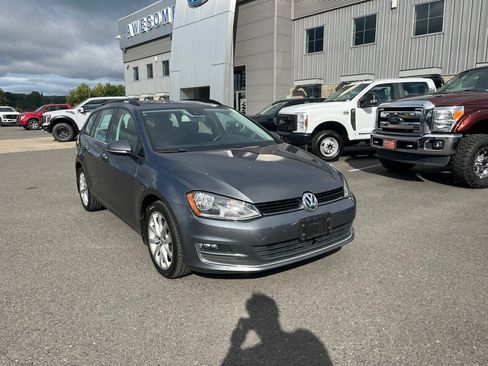 Used 2016 Volkswagen Golf SE FWD image 3