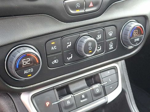 Used 2023 GMC Terrain SLT w/ Infotainment Package II AWD/4WD image 16