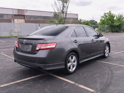 Used 2010 Toyota Camry SE FWD image 3