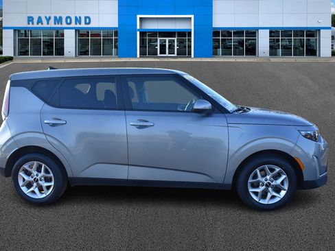 Used 2023 Kia Soul LX w/ Option Group 015 image 2