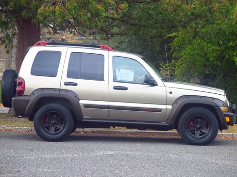 Used 2005 Jeep Liberty Renegade image 5