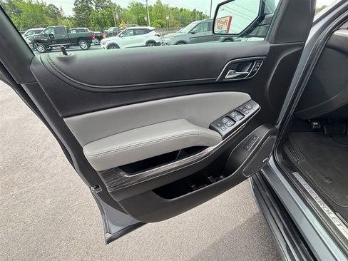 Used 2019 Chevrolet Suburban LT w/ Luxury Package image 14