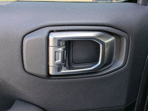 Used 2025 Jeep Wrangler Sahara image 26