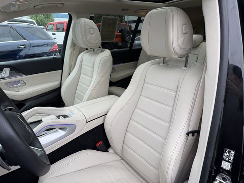 Used 2024 Mercedes-Benz GLS 580 4MATIC image 13