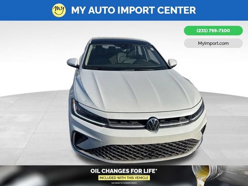 Used 2025 Volkswagen Jetta SEL image 2