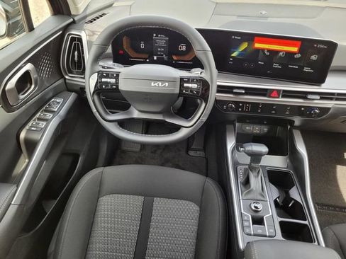 New 2026 Kia Sorento LX FWD image 12