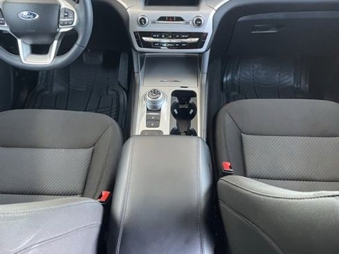 Used 2024 Ford Explorer XLT image 16