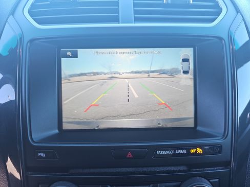 Used 2016 Ford Explorer XLT w/ Equipment Group 202A image 25