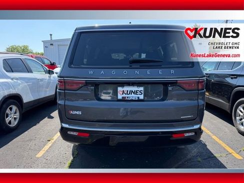 Used 2024 Jeep Wagoneer L Series II w/ Flexible Seating Group AWD/4WD image 5