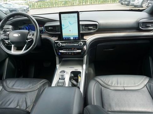 Certified 2023 Ford Explorer Platinum w/ Technology Package AWD/4WD image 6