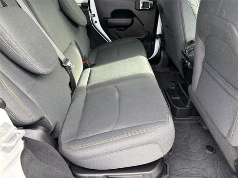 Used 2025 Jeep Wrangler Willys image 13