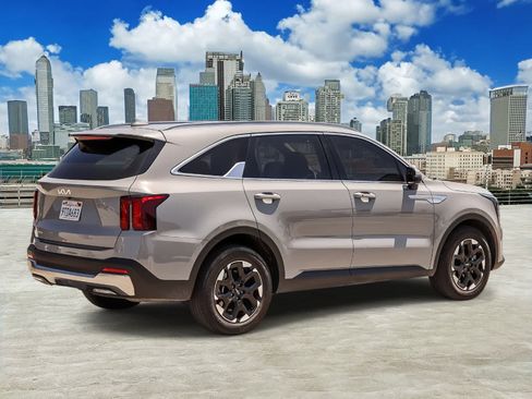 Used 2025 Kia Sorento S w/ Panoramic Sunroof Package FWD image 4