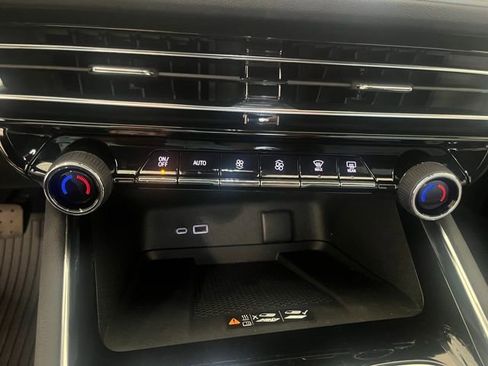 New 2025 Chevrolet Traverse LT w/ LPO, Floor Liner Package image 16