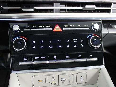 Used 2025 Hyundai Santa Fe Limited image 31