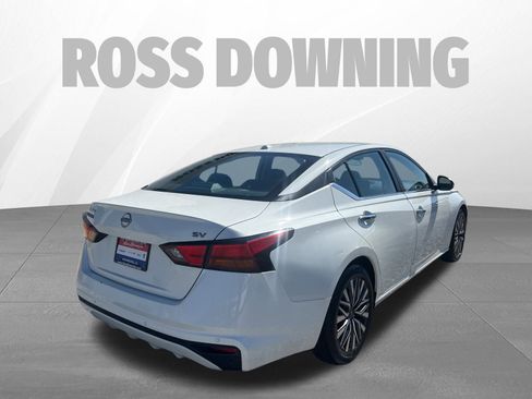 Used 2023 Nissan Altima 2.5 SV image 4