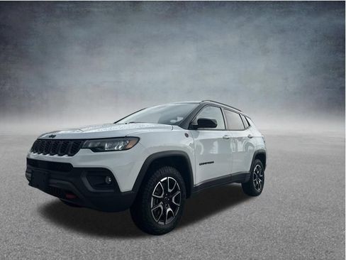 Used 2025 Jeep Compass Trailhawk AWD/4WD image 3