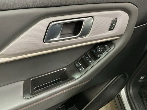 Used 2025 Ford Explorer Active image 16