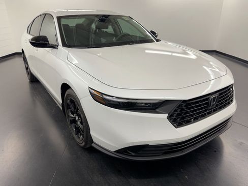 Certified 2025 Honda Accord SE image 7