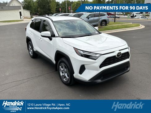 Used 2025 Toyota RAV4 LE AWD/4WD image 1
