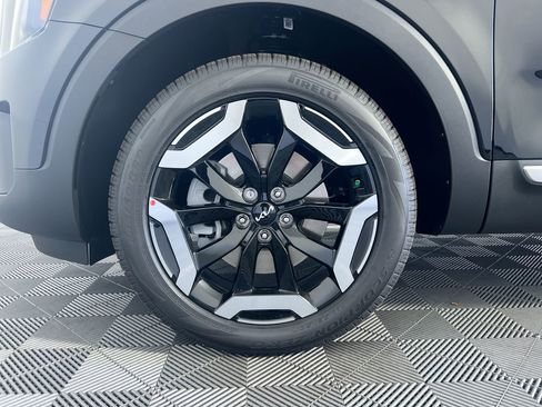 Certified 2025 Kia Telluride EX w/ EX Captain's Chair Package image 12