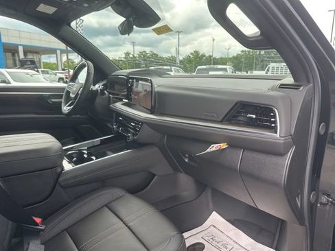 New 2026 Chevrolet Suburban High Country AWD/4WD image 36