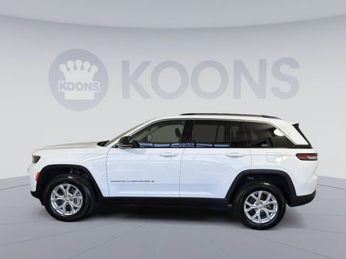 Used 2023 Jeep Grand Cherokee Limited AWD/4WD image 2