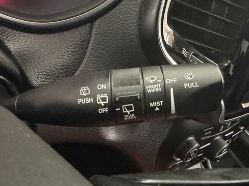 Used 2020 Jeep Cherokee Limited w/ Luxury Group AWD/4WD image 28