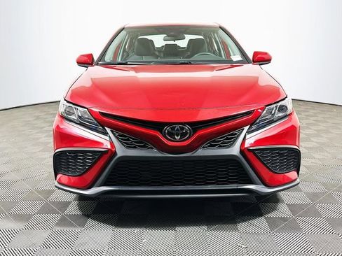 Used 2021 Toyota Camry SE image 3