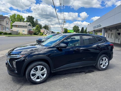 Used 2024 Chevrolet Trax LS FWD image 10