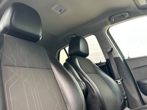 Used 2022 Chevrolet Trax LT w/ LT Convenience Package image 20