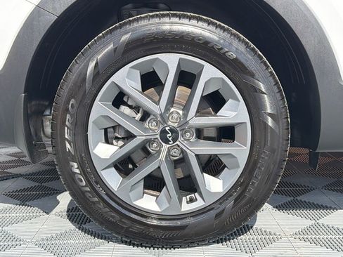 Used 2024 Kia Telluride LX image 20