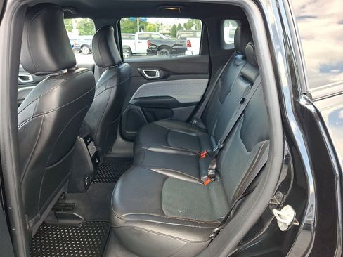 Used 2023 Jeep Compass Latitude AWD/4WD image 10