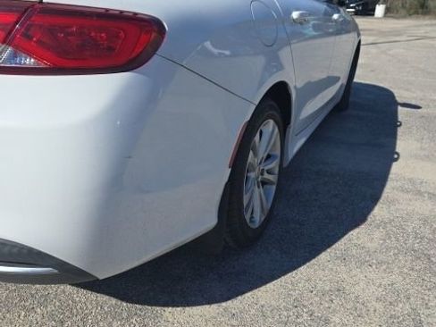 Used 2015 Chrysler 200 Limited w/ Convenience Group image 20